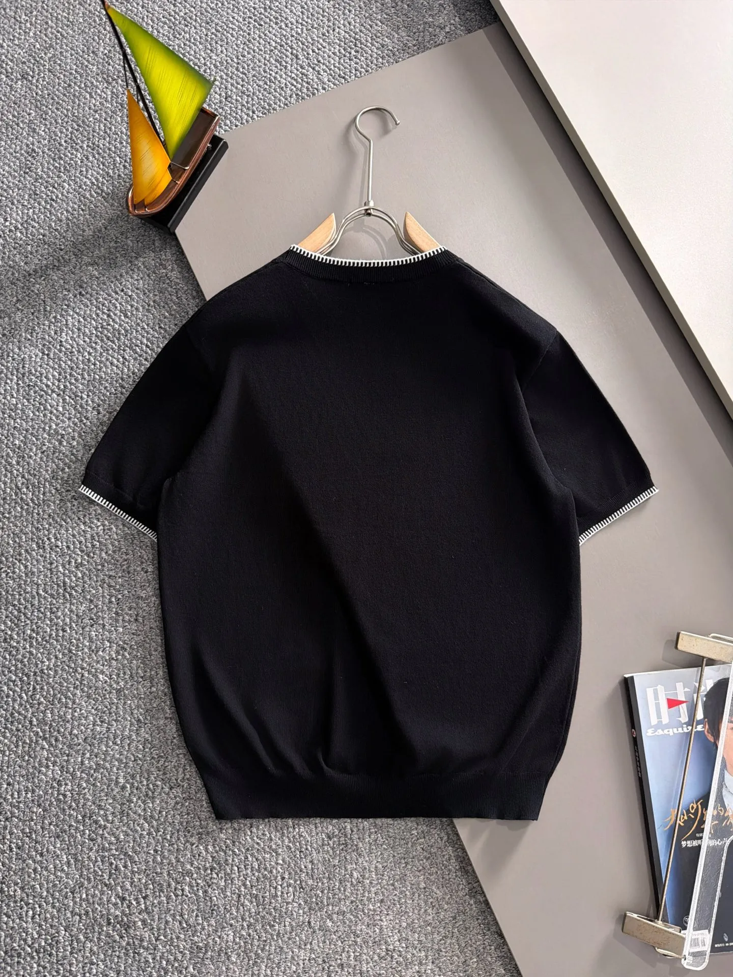 LP high quality Loro Piana 26ss New Arrival men's short-sleeved T-shirt. Made of combed cotton yarn knitted cotton fabric, no pressure when entering and exiting the counter. Exclusive control of raw materials. It feels substantial when weighed, and the upper body is more textured than ordinary T-shirts. This texture can handle the weather easily and is suitable for both hot and cold! Loose fit design, looks noble. The only correct version is available Size: M to 4XL